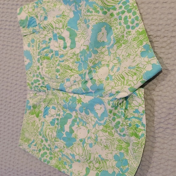 Lilly Pulitzer Lion Callahan short 0 (40) - Picture 2 of 4